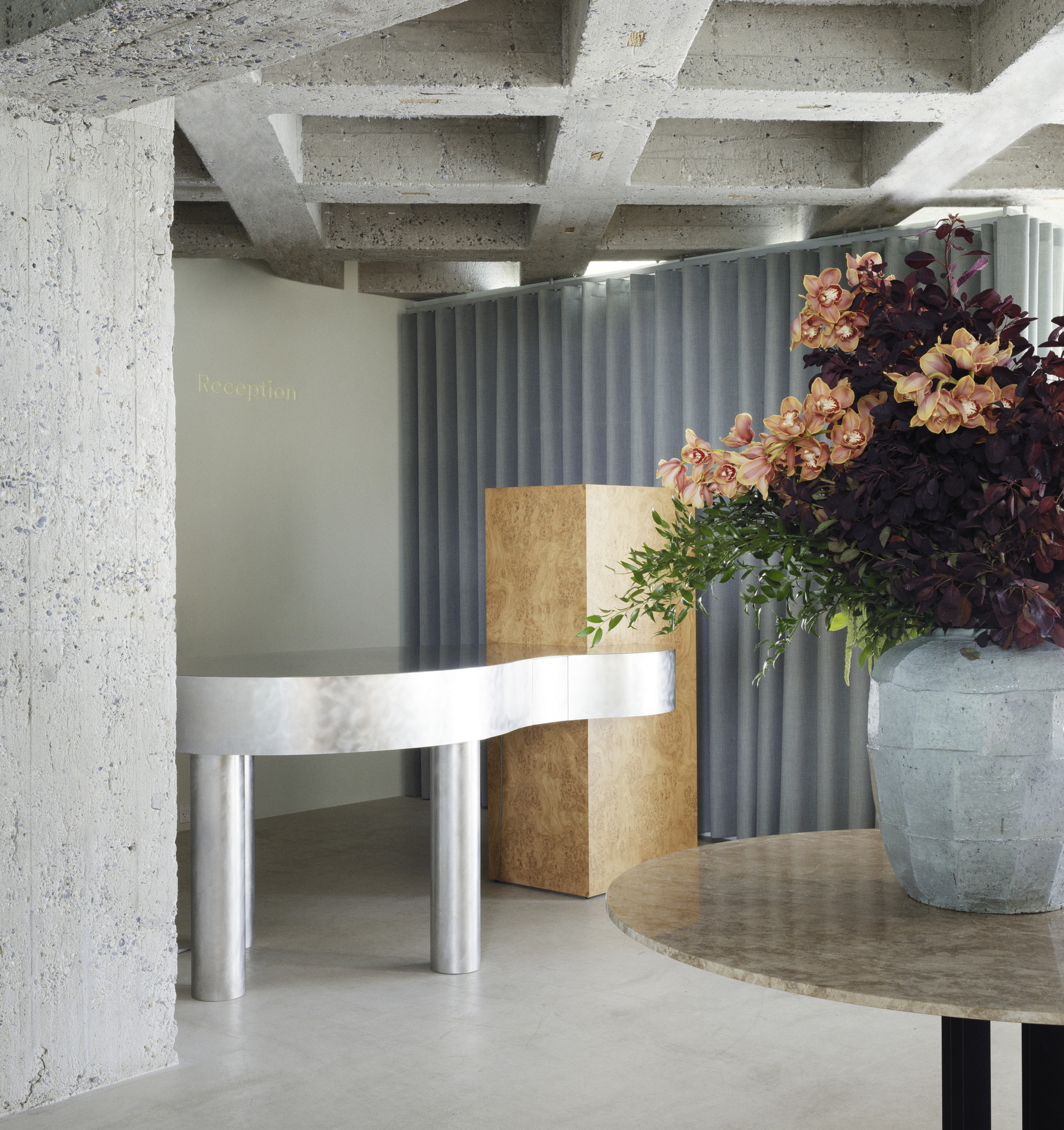 STEP INSIDE HOTEL NORMANN - Moobeli