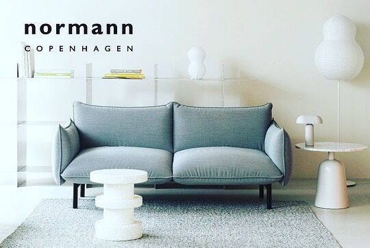 当社Mööbeli株式会社はデンマークのライフスタイルブランドであるNormann Copenhagen（ノルマンコペンハーゲン）とのエクスクルーシヴ契約を結び、新ブランドを正式ローンチしましたことをお知らせいたします。

About Normann Copenhagen
Normann Copenhagenは、設立当初より既成概念に挑戦し、優れたデザインによって日常を特別なものにすることを使命とし、革新的な商品を提供するブランドです。素材、品質、耐久性、起源、環境負荷、商品ライフサイクルに着目し、サスティナビリティを追求しています。
その中でも特に注目されている代表作の一つであるBit Stool（ビットスツール）をご紹介いたします。

Bit Stool 4.5KGのペットボトルキャップから作られた一脚Bit Stool (ビットスツール）は、「ペットボトルのキャップ」をリサイクルして生み出されており、その愛らしいデザインと機能性、そして何よりサスティナブルな方針から、2021年の発売より全世界でベストセラーとなっています。重量は約4.5kg。ペットボトルキャップおよそ1,600個分に値します。
フラワーアレンジメントの台座やラウンジチェアやソファのサイドテーブル、即席のチェアなど、さまざまな用途に活用できます。耐久性に優れ、-10℃から+50℃の温度にも対応する素材となっており、屋内外で幅広くご利用いただけます。

Bit Stoolを含むNormann Copenhagenの商品は渋谷スクランブルスクエア9Fのショールームで展開しております。

#moobeli #mööbeli #shibuyascramblesquare #normanncopenhagen #北欧デザイン #北欧家具 #サスティナブル #サスティナブルインテリア #家具 #インテリア #建築 #設計