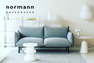 当社Mööbeli株式会社はデンマークのライフスタイルブランドであるNormann Copenhagen（ノルマンコペンハーゲン）とのエクスクルーシヴ契約を結び、新ブランドを正式ローンチしましたことをお知らせいたします。

About Normann Copenhagen
Normann Copenhagenは、設立当初より既成概念に挑戦し、優れたデザインによって日常を特別なものにすることを使命とし、革新的な商品を提供するブランドです。素材、品質、耐久性、起源、環境負荷、商品ライフサイクルに着目し、サスティナビリティを追求しています。
その中でも特に注目されている代表作の一つであるBit Stool（ビットスツール）をご紹介いたします。

Bit Stool 4.5KGのペットボトルキャップから作られた一脚Bit Stool (ビットスツール）は、「ペットボトルのキャップ」をリサイクルして生み出されており、その愛らしいデザインと機能性、そして何よりサスティナブルな方針から、2021年の発売より全世界でベストセラーとなっています。重量は約4.5kg。ペットボトルキャップおよそ1,600個分に値します。
フラワーアレンジメントの台座やラウンジチェアやソファのサイドテーブル、即席のチェアなど、さまざまな用途に活用できます。耐久性に優れ、-10℃から+50℃の温度にも対応する素材となっており、屋内外で幅広くご利用いただけます。

Bit Stoolを含むNormann Copenhagenの商品は渋谷スクランブルスクエア9Fのショールームで展開しております。

#moobeli #mööbeli #shibuyascramblesquare #normanncopenhagen #北欧デザイン #北欧家具 #サスティナブル #サスティナブルインテリア #家具 #インテリア #建築 #設計